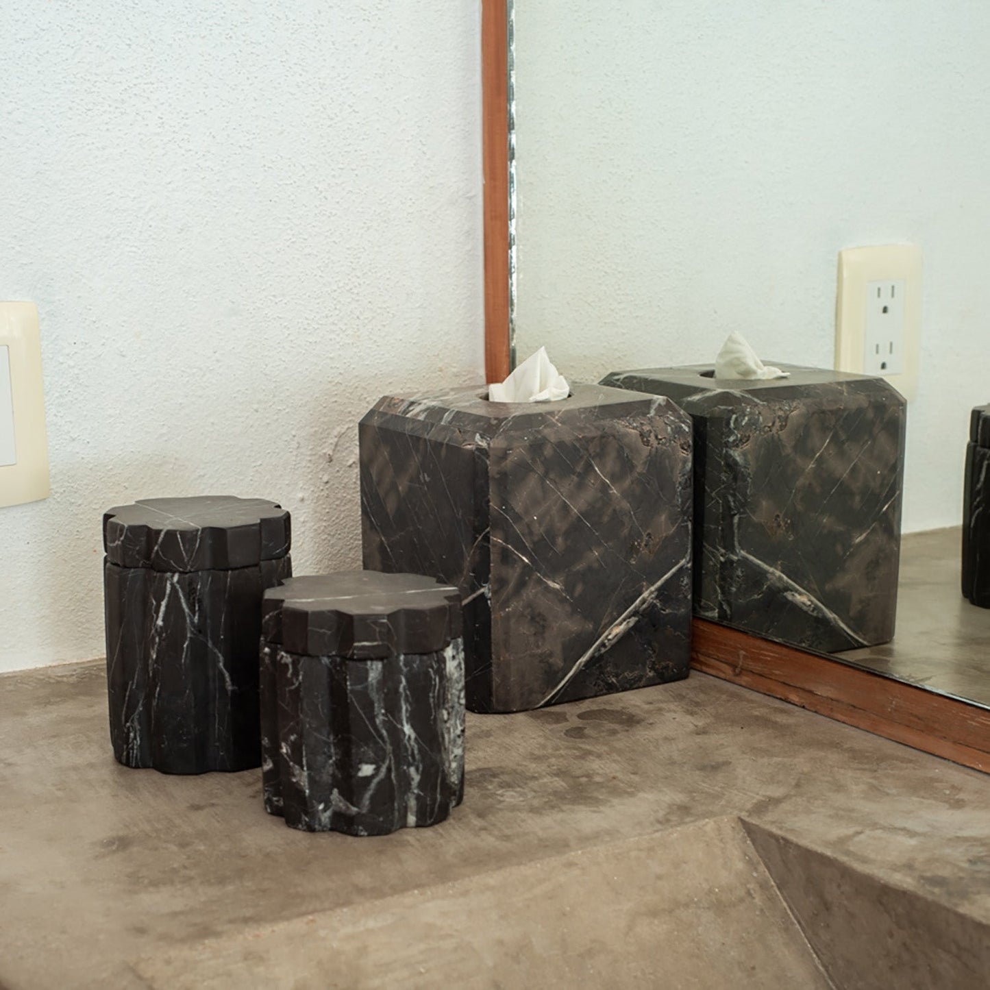 Tauro Container - Black Marble