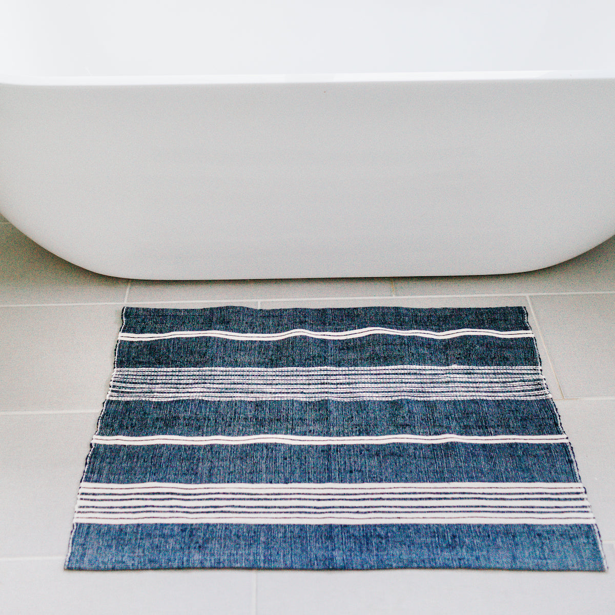 Aden Bath Mat - Navy / Natural