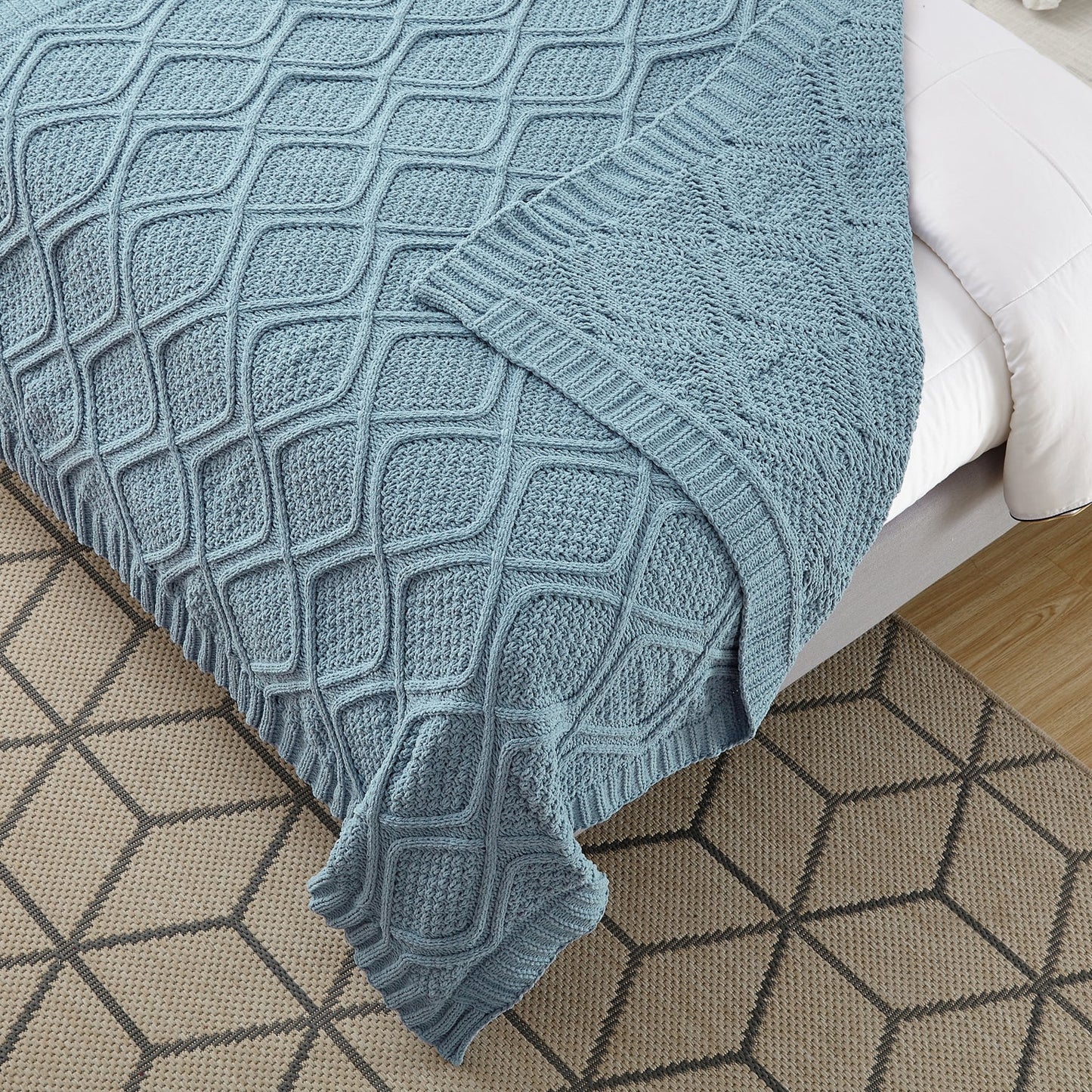 Rosa Chenille Diamond Cable Throw