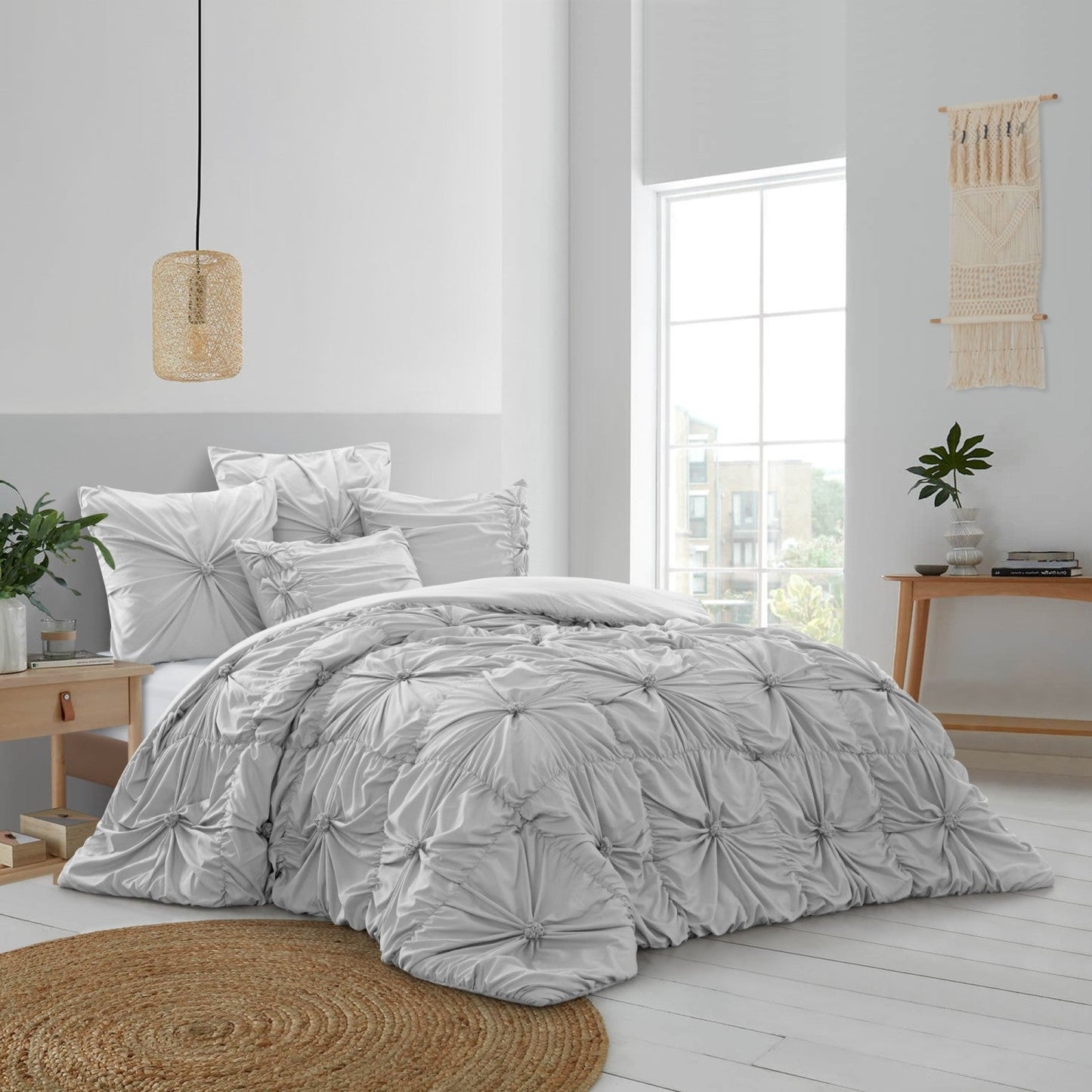 Lilyanna Comforter Set