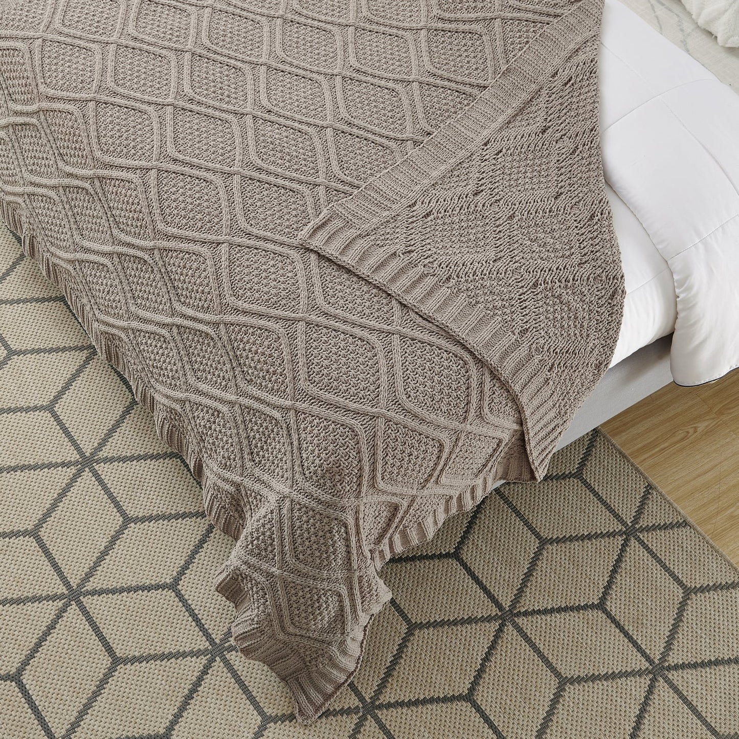 Rosa Chenille Diamond Cable Throw